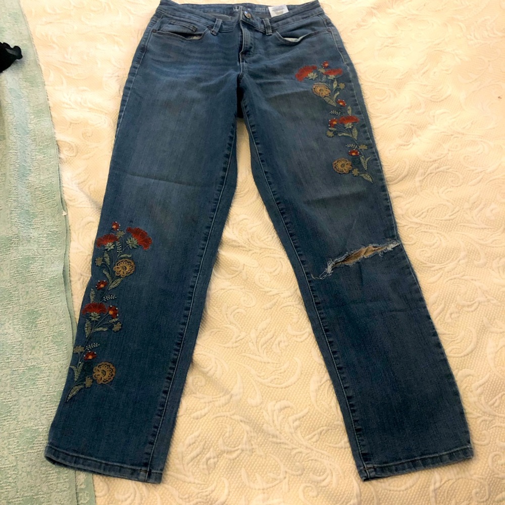 Cute flower embroidered jeans